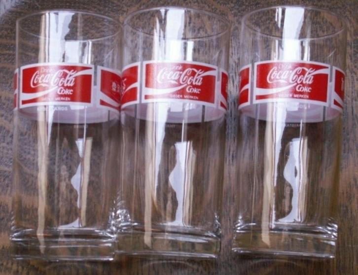 set van 3 nieuw logo wave door Coca-Cola logo’s diverse land, Verzamelen, Glas en Borrelglaasjes, Nieuw, Ophalen of Verzenden