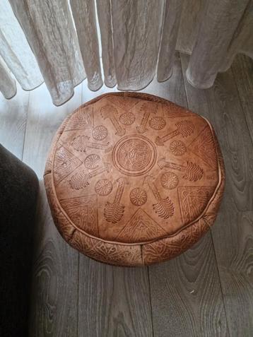 Moroccan leather printted pouf sand color beschikbaar voor biedingen