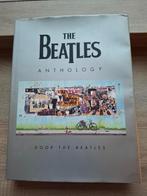 Boek The Beatles Anthology Nederlands en speldje, Ophalen, Zo goed als nieuw, Diverse schrijvers