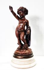 Putti op massief marmeren sokkel., Ophalen of Verzenden