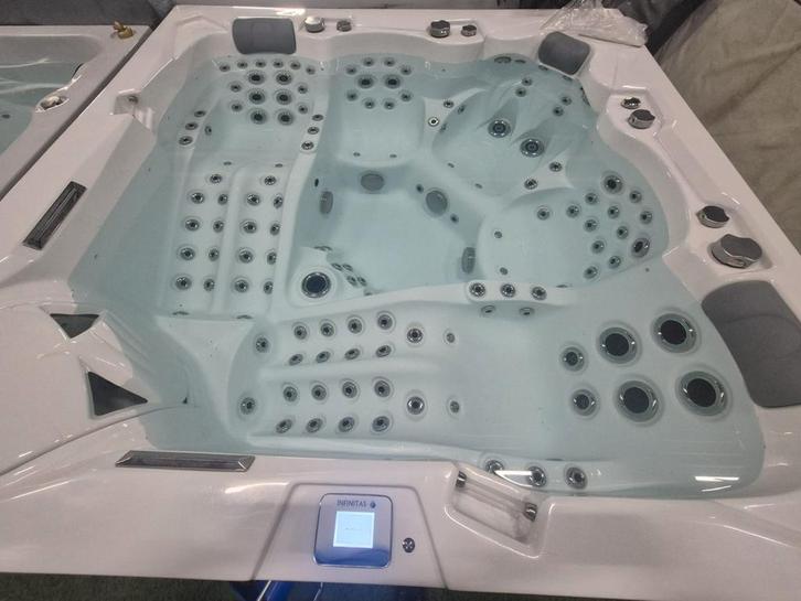 MOOISTE INFINITAS ‼️ beste massage‼️voor RUG EN NEK KLACHTEN, Tuin en Terras, Bubbelbaden en Hottubs, Nieuw, Filter, Ophalen of Verzenden