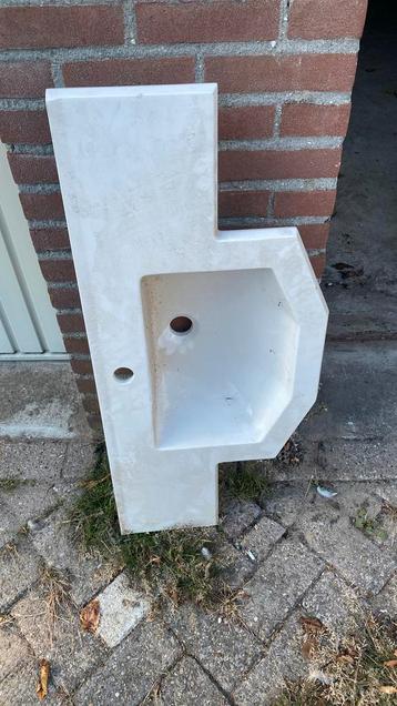 Wastafel beschikbaar voor biedingen