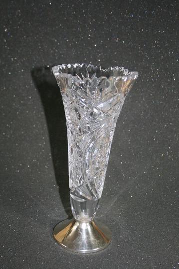 Kristallen vaas op zilveren voet zilver