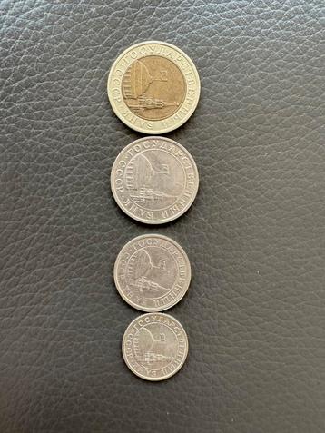 Mooi setje munten beschikbaar voor biedingen