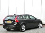 Volvo V60 T2 AUT Momentum Trekhaak / Xenon / Navi / Cruise c, Auto's, 4 cilinders, Onderhoudsboekje, 84 €/maand, 750 kg