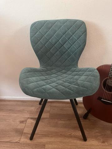 4 groene stoelen z.g.a.n. beschikbaar voor biedingen