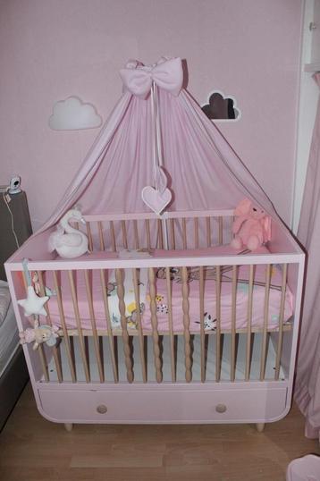 Ledikant /  peuterbed babybed roze myllra ikea  beschikbaar voor biedingen