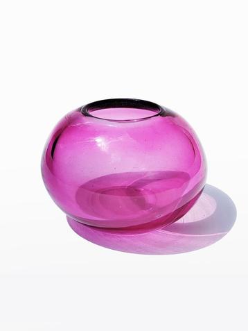Bol vaasje, dik roze glas beschikbaar voor biedingen
