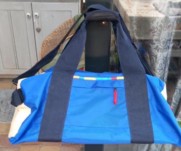 Weekend tas beschikbaar voor biedingen