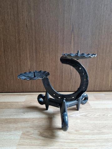 gietijzeren kaarsenstandaard met hoefijzer beschikbaar voor biedingen