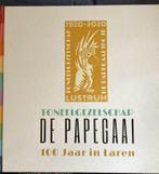 Toneelgezelschap De Papegaai 100 jaar in Laren, Boeken, Kunst en Cultuur | Dans en Theater, Nieuw, Ophalen of Verzenden