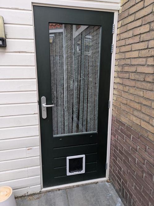 Hardhouten achterdeur met veiligheidsbeslag en - scharnieren, Doe-het-zelf en Verbouw, Deuren en Horren, Gebruikt, Buitendeur
