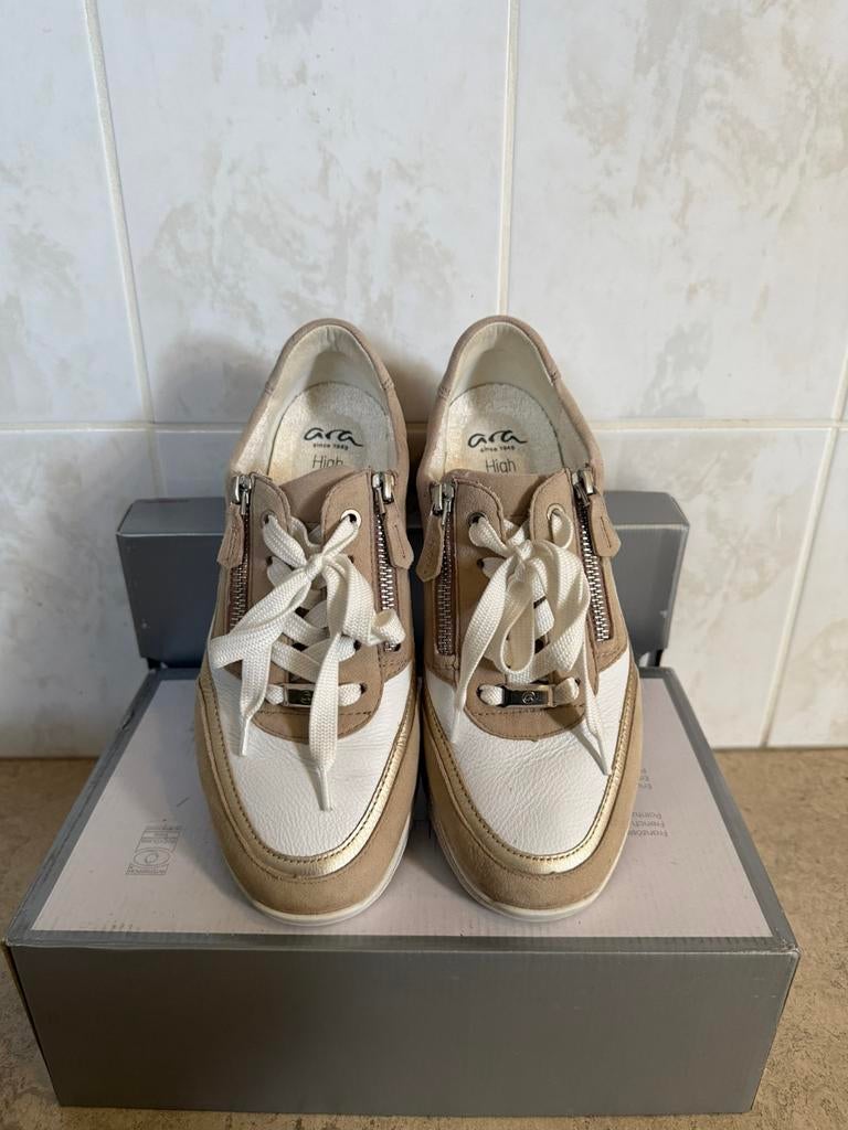 Sneakers, Overige kleuren, Ophalen of Verzenden, Sneakers of Gympen, Zo goed als nieuw
