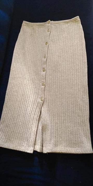 Elegante lange soepele rok van wol, beige, knoopsluiting, L beschikbaar voor biedingen