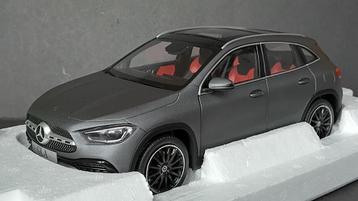 Mercedes Benz GLA Designo Mountain Grey 1;18 Z Models Pol beschikbaar voor biedingen