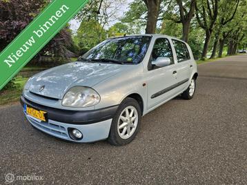 Renault Clio 1.4-16V RXE /AUTOMAAT/AIRCO/PARKEERSENSOREN/ beschikbaar voor biedingen