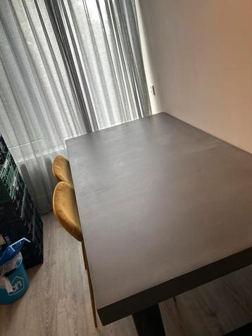 Betonlook eettafel