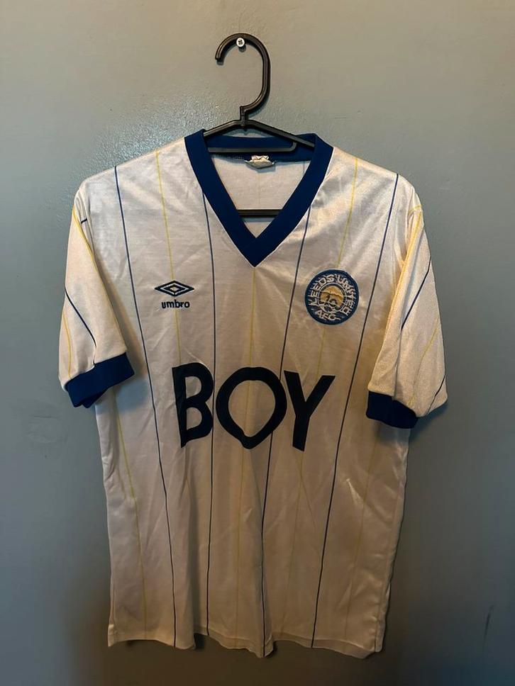Matchworn Leeds United voetbal shirt uit 1983, Verzamelen, Sportartikelen en Voetbal, Zo goed als nieuw, Shirt, Buitenlandse clubs
