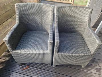 4 tuinstoelen met tafel beschikbaar voor biedingen