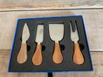Chique set van 4 mesjes kaas / kaasmesjes. NIEUW., Ophalen, Nieuw, Vaatwasserbestendig, Hout