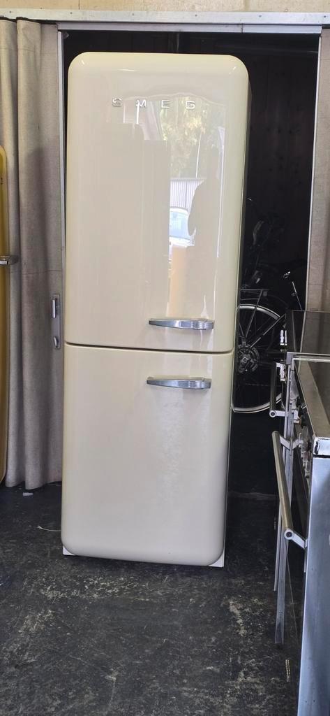 Smeg koelkast Crème gratis bezorgen, Witgoed en Apparatuur, Koelkasten en IJskasten, Zo goed als nieuw, Ophalen