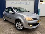 Renault Clio 1.2-16V Collection / AIRCO / CRUISE / 1e EIGENA, Auto's, Renault, Voorwielaandrijving, Gebruikt, Zwart, 4 cilinders