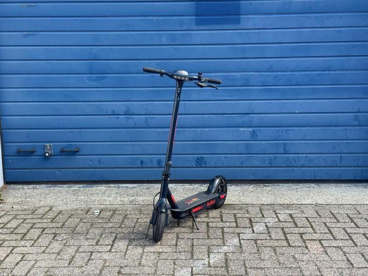 Red Bull Racing e-step All 10 inch, 10Ah, 350W, Demo, 22 km, Fietsen en Brommers, Steps, Nieuw, Elektrische step (E-scooter), Ophalen of Verzenden