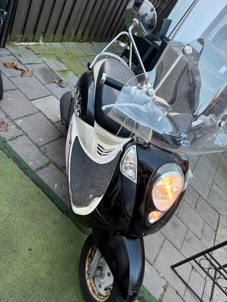 Sym mio snor kenteken, Fietsen en Brommers, Scooters | SYM, Gebruikt, Mio, Benzine, Ophalen