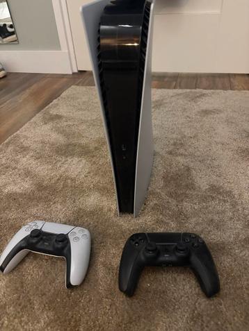 PS5 Digital Edition + 2 Controllers - Weinig Gebruikt!