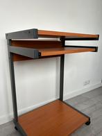 Small desk, Ophalen