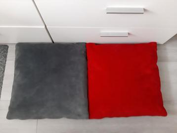 Kussens - Rood en Grijs 50x50CM beschikbaar voor biedingen