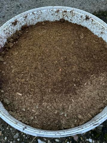 Koemest - Emmers van 20L - Ideaal voor de tuin! beschikbaar voor biedingen