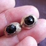 Streekdracht: Broche Zilver Rouw van Oorbellen Git of Onyx, Verzenden, Zilver, Broche