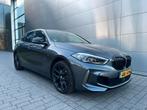 BMW 1-Serie 140pk 2020 M sport pakket CarPlay 18” performanc, Metallic lak, Leder en Stof, Handgeschakeld, Grijs