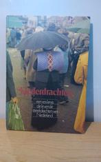 Klederdrachten Nederland - Nieuwhof, Diepeveen, Dorthuys, Ophalen of Verzenden, Gelezen, Constance Nieuwhof, Willem Diepeveen, Cor Dorthuys
