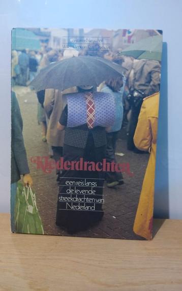 Klederdrachten Nederland - Nieuwhof, Diepeveen, Dorthuys beschikbaar voor biedingen