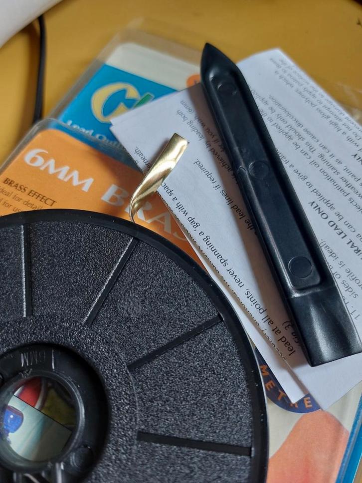 Goudkleurige Zelfklevende Loodband - 6mm (10m), Hobby en Vrije tijd, Knutselen, Nieuw, Materiaal, Ophalen of Verzenden