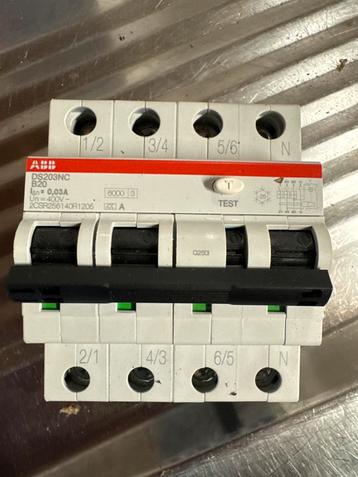 ABB Aardlekautomaat 3P+N 30mA - Nieuw beschikbaar voor biedingen