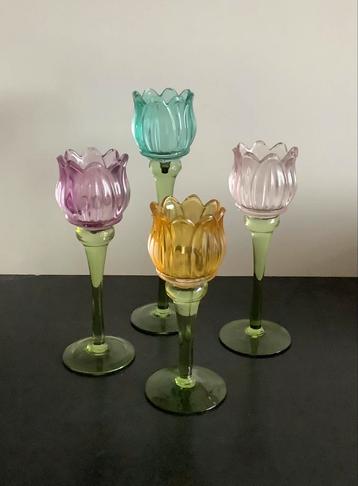 Trendy set van 4 gekleurde tulp waxinelichthouder / glaasjes beschikbaar voor biedingen