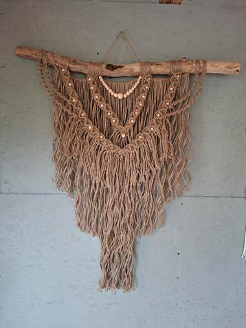 Macramé Wandkleed Jute met Houten Kralen beschikbaar voor biedingen