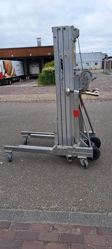 Steigerbouw lift kanaal lift 450kg til vermogen ook te huur  beschikbaar voor biedingen