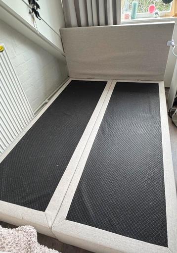 Boxspring Ibiza 140x200 onderstel hoofdbord en topper beschikbaar voor biedingen