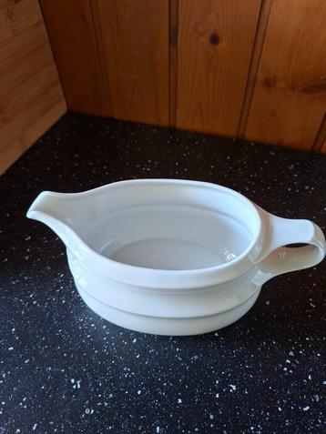 Mooie onbeschadigde sauskom van wit porcelein  beschikbaar voor biedingen