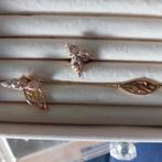 Swarovski oorstekers set goud, Ophalen of Verzenden, Zo goed als nieuw, Goud, Dame