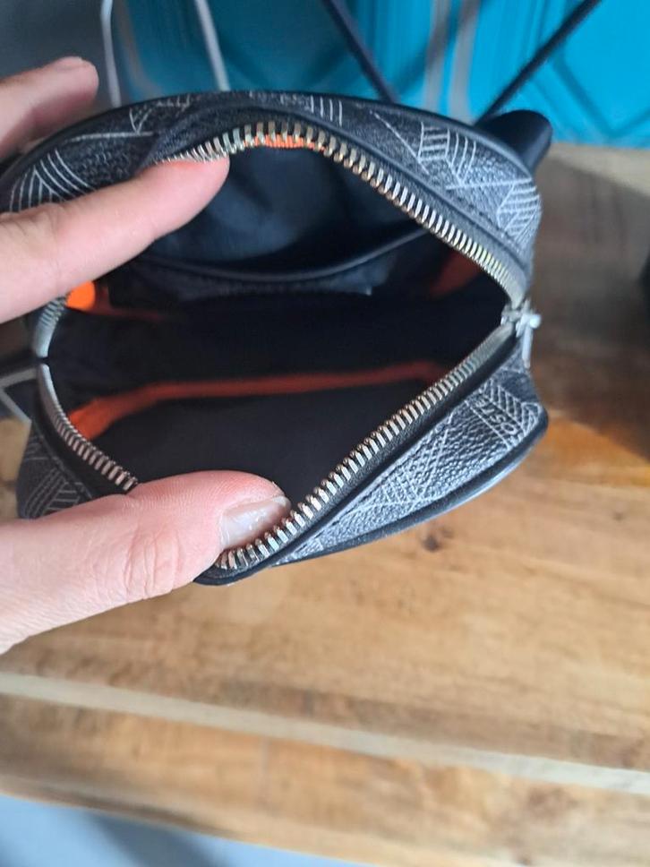 Lacoste Schoudertasje - Stijlvol en Praktisch, Sieraden, Tassen en Uiterlijk, Tassen | Schoudertassen, Zo goed als nieuw, Zwart