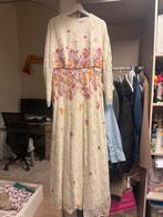 Elegante lange jurk - Fidan - Maat 44, Beige, Maat 42/44 (L), Ophalen of Verzenden, Zo goed als nieuw