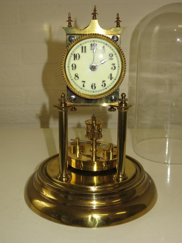 Mooie jaarpendule/stolpklok van de Jahresuhrenfabrik 1906, Antiek en Kunst, Antiek | Klokken, Ophalen