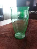 vaas uranium glas, Huis en Inrichting, Woonaccessoires | Vazen, Gebruikt, Overige kleuren, Ophalen of Verzenden, Glas