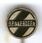 Sennebogen kranen zilverkleurig speldje ( H_035 ), Verzamelen, Speldjes, Pins en Buttons, Verzenden, Zo goed als nieuw, Transport