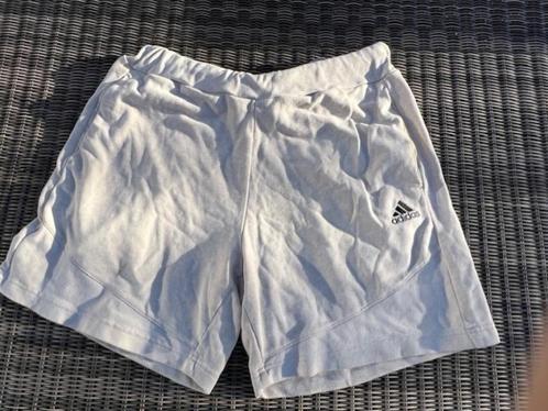 Mooie Adidas beige korte broek in maat M, Kleding | Heren, Broeken en Pantalons, Gedragen, Maat 48/50 (M), Beige, Ophalen of Verzenden